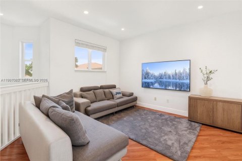 Купить виллу или дом в Катлер-Бей, Флорида 4 спальни, 248.05м2, № 2052433 - фото 8