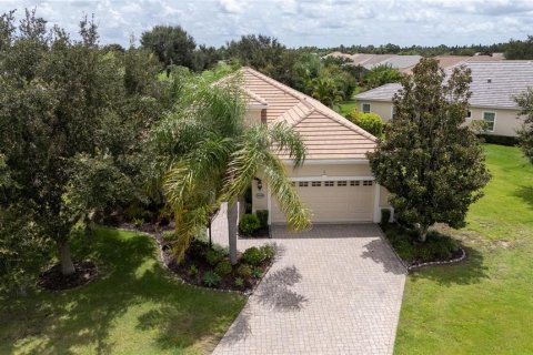 House in Lakewood Ranch, Florida 3 bedrooms, 224.73 sq.m. № 1902652 - photo 3
