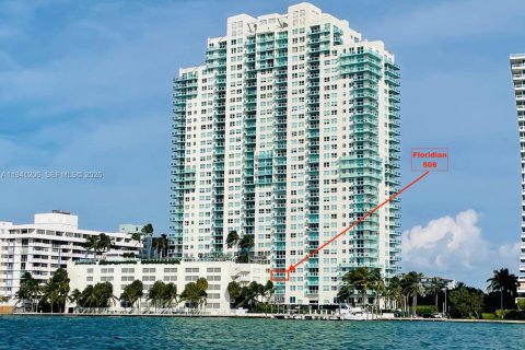 Condominio en Miami Beach, Florida, 1 dormitorio  № 1999888