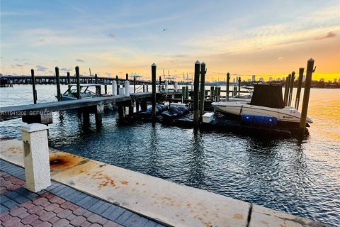 Condominio en venta en Miami Beach, Florida, 1 dormitorio, 53.23 m2 № 1999888 - foto 19