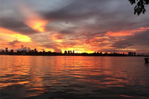 Condominio en venta en Miami Beach, Florida, 1 dormitorio, 53.23 m2 № 1999888 - foto 4