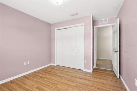 House in New Port Richey, Florida 3 bedrooms, 134.52 sq.m. № 2383464 - photo 24