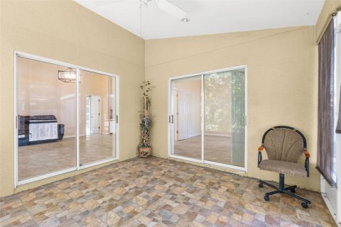 House in New Port Richey, Florida 3 bedrooms, 134.52 sq.m. № 2383464 - photo 28