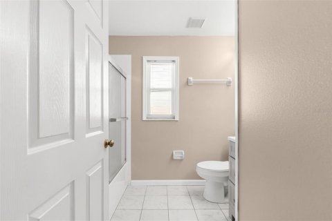 House in New Port Richey, Florida 3 bedrooms, 134.52 sq.m. № 2383464 - photo 25