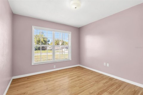 House in New Port Richey, Florida 3 bedrooms, 134.52 sq.m. № 2383464 - photo 23