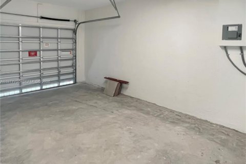 Снять в аренду таунхаус в Хомстед, Флорида 3 спальни, № 2042353 - фото 15