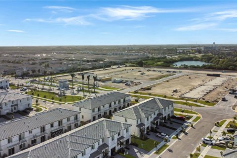 Снять в аренду таунхаус в Хомстед, Флорида 3 спальни, № 2042353 - фото 17