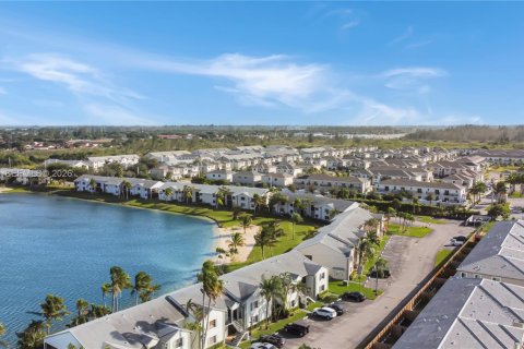 Снять в аренду таунхаус в Хомстед, Флорида 3 спальни, № 2042353 - фото 19