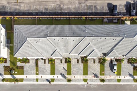 Снять в аренду таунхаус в Хомстед, Флорида 3 спальни, № 2042353 - фото 16