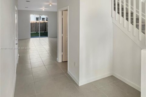 Снять в аренду таунхаус в Хомстед, Флорида 3 спальни, № 2042353 - фото 4