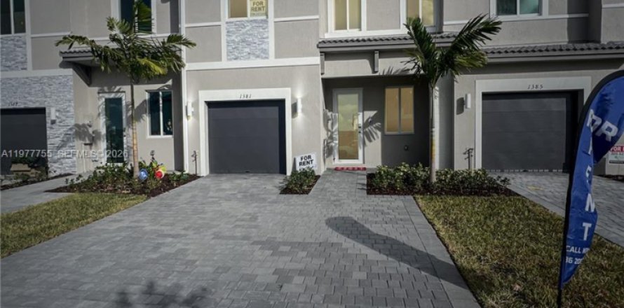 Таунхаус в Хомстед, Флорида 3 спальни № 2042353