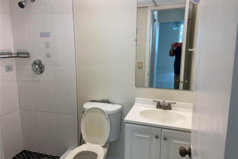 Condo in Hialeah Gardens, Florida, 1 bedroom  № 1850784 - photo 9