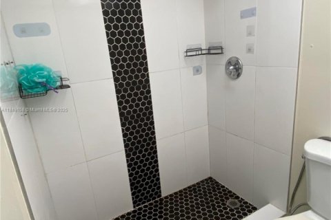 Condo in Hialeah Gardens, Florida, 1 bedroom  № 1850784 - photo 10