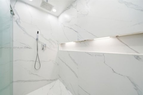 Купить кондоминиум в Майами, Флорида 1 спальня, 70.7м2, № 2005825 - фото 21