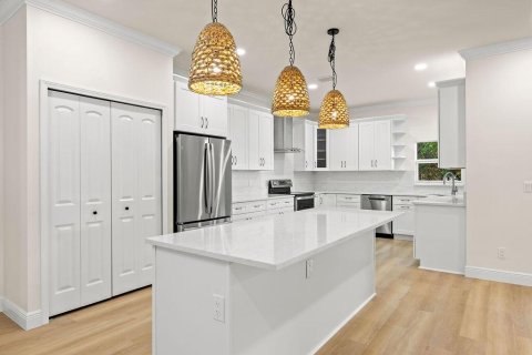 House in Vero Beach, Florida 4 bedrooms, 211.91 sq.m. № 2147067 - photo 14