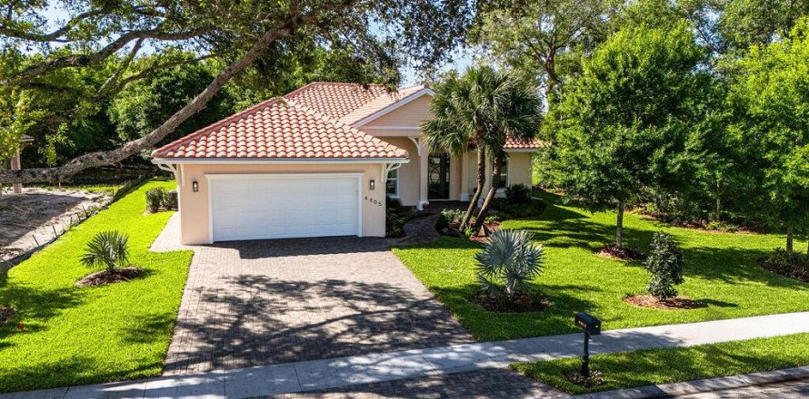 House in Vero Beach, Florida 4 bedrooms, 211.91 sq.m. № 2147067