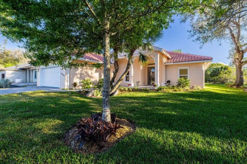 House in Vero Beach, Florida 4 bedrooms, 211.91 sq.m. № 2147067 - photo 22