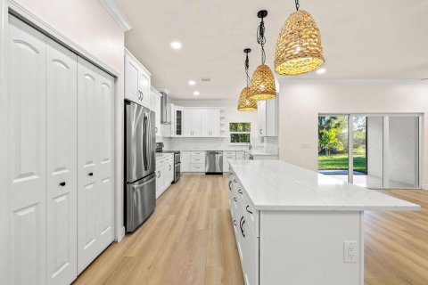 House in Vero Beach, Florida 4 bedrooms, 211.91 sq.m. № 2147067 - photo 15