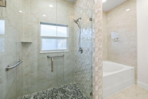 House in Vero Beach, Florida 4 bedrooms, 211.91 sq.m. № 2147067 - photo 6