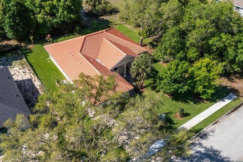 House in Vero Beach, Florida 4 bedrooms, 211.91 sq.m. № 2147067 - photo 17