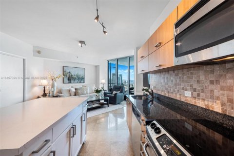 Condo in Miami, Florida, 1 bedroom  № 1883834 - photo 9