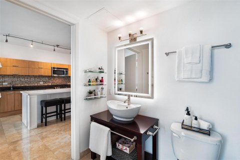 Condo in Miami, Florida, 1 bedroom  № 1883834 - photo 18