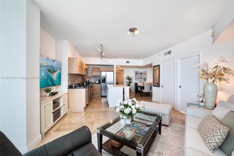 Condo in Miami, Florida, 1 bedroom  № 1883834 - photo 13