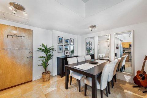 Condo in Miami, Florida, 1 bedroom  № 1883834 - photo 5
