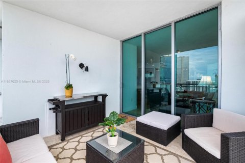 Condo in Miami, Florida, 1 bedroom  № 1883834 - photo 25