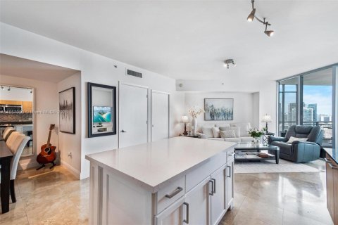 Condo in Miami, Florida, 1 bedroom  № 1883834 - photo 7