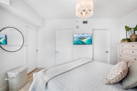 Condo in Miami, Florida, 1 bedroom  № 1883834 - photo 16