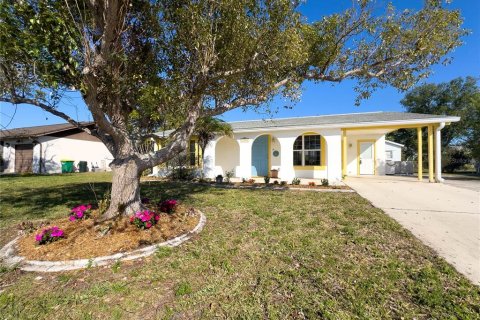 Casa en venta en Port Charlotte, Florida, 2 dormitorios, 82.31 m2 № 1068708 - foto 3