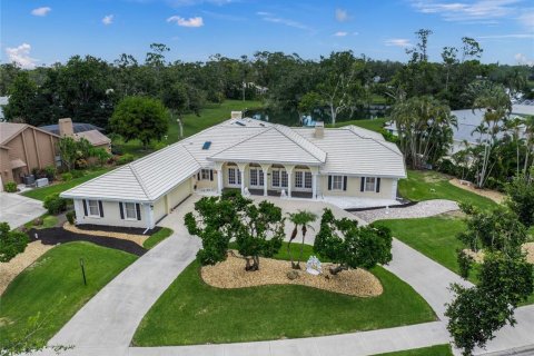 House in Sarasota, Florida 5 bedrooms, 349.59 sq.m. № 1837344 - photo 2