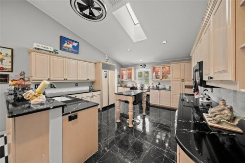 House in Sarasota, Florida 5 bedrooms, 349.59 sq.m. № 1837344 - photo 14