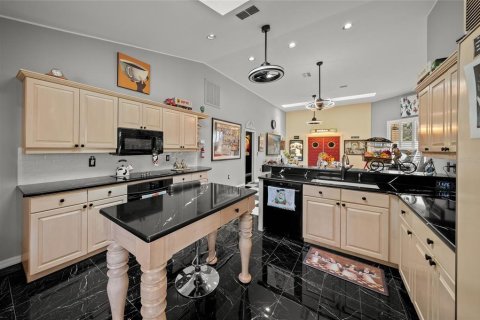 House in Sarasota, Florida 5 bedrooms, 349.59 sq.m. № 1837344 - photo 12