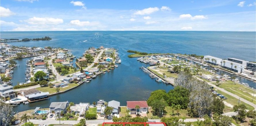 Terreno en Hudson, Florida № 1743074