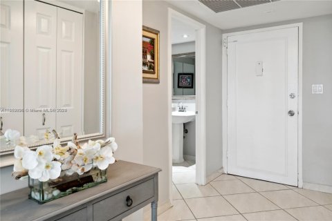 Condo in Miami Beach, Florida, 1 bedroom  № 1938325 - photo 16