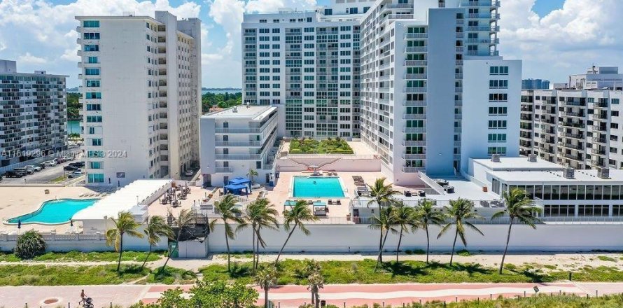Condominio en Miami Beach, Florida, 1 dormitorio № 1938325