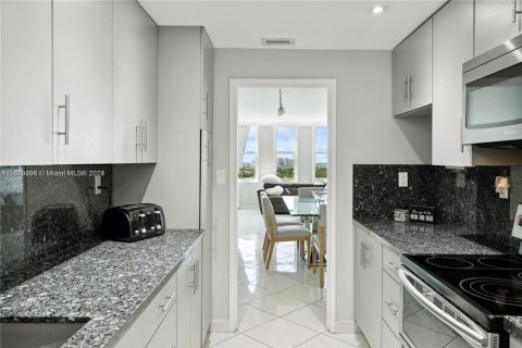 Condominio en alquiler en Miami Beach, Florida, 1 dormitorio, 91.04 m2 № 1938325 - foto 26