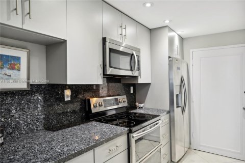 Condominio en alquiler en Miami Beach, Florida, 1 dormitorio, 91.04 m2 № 1938325 - foto 25