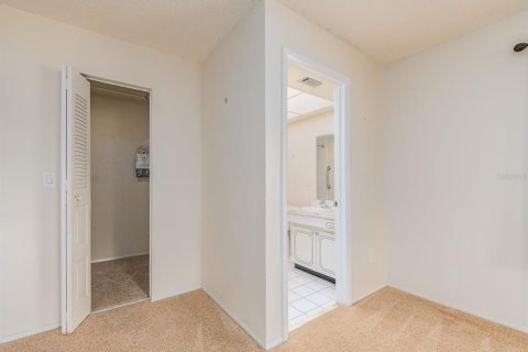 House in Palm Harbor, Florida 2 bedrooms, 92.9 sq.m. № 2205580 - photo 15