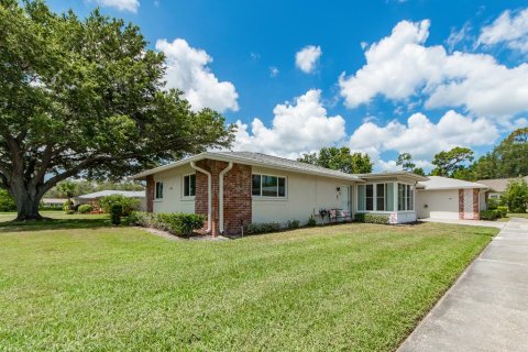 Villa ou maison à Palm Harbor, Floride 2 chambres, 92.9 m2 № 2205580