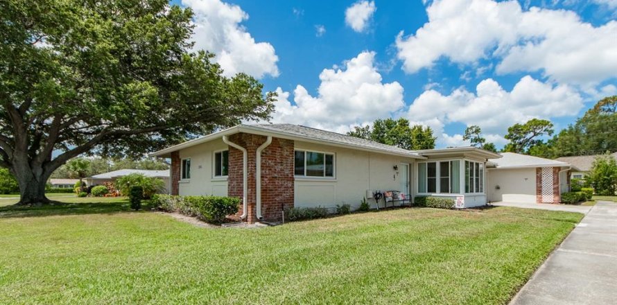 House in Palm Harbor, Florida 2 bedrooms, 92.9 sq.m. № 2205580