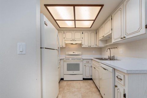 House in Palm Harbor, Florida 2 bedrooms, 92.9 sq.m. № 2205580 - photo 10