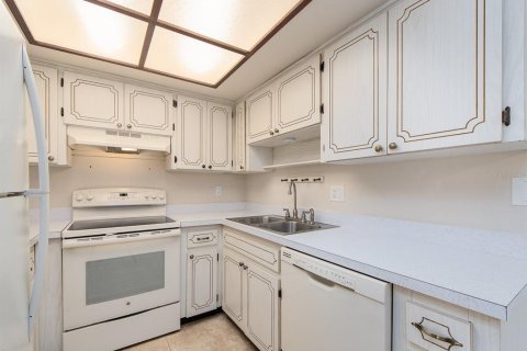 House in Palm Harbor, Florida 2 bedrooms, 92.9 sq.m. № 2205580 - photo 11