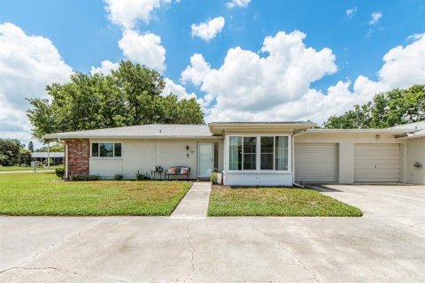 House in Palm Harbor, Florida 2 bedrooms, 92.9 sq.m. № 2205580 - photo 3