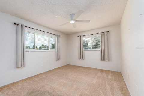 House in Palm Harbor, Florida 2 bedrooms, 92.9 sq.m. № 2205580 - photo 14