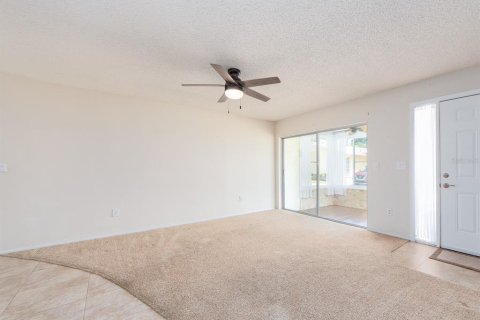 House in Palm Harbor, Florida 2 bedrooms, 92.9 sq.m. № 2205580 - photo 5