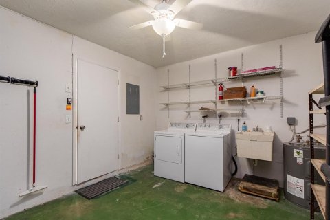 House in Palm Harbor, Florida 2 bedrooms, 92.9 sq.m. № 2205580 - photo 21
