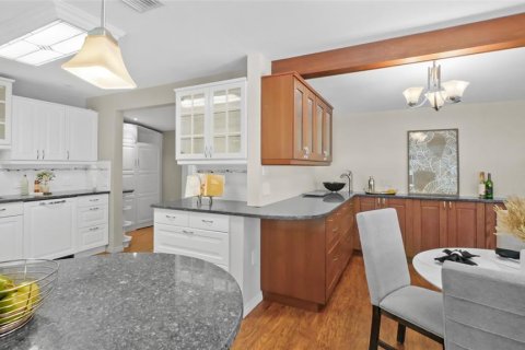 Casa en venta en Gulfport, Florida, 5 dormitorios, 247.49 m2 № 1848424 - foto 10